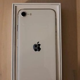 Apple iPhone SE 第三世代 スターライト 本体 美品