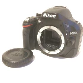 【中古】Nikon デジタル一眼レフカメラ D5200 レンズキット AF-S DX NIKKOR 18-55mm f/3.5-5.6G VR付属 ブラック D5200LKBK
