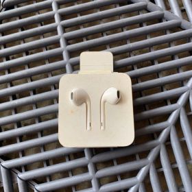 Apple EarPods with Lightning イヤホン未使用 ①