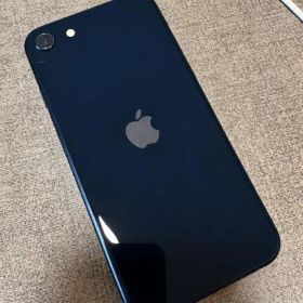 iPhone SE3 64GB SIMフリー 米国版 電池99% ミッドナイト