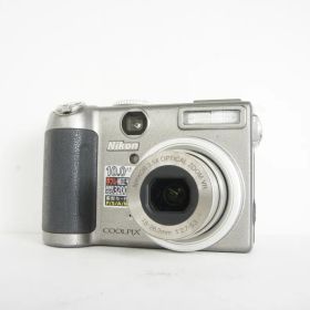 Nikon ニコンCOOLPIX P5000 コンパクトデジタルカメラ KAJI353