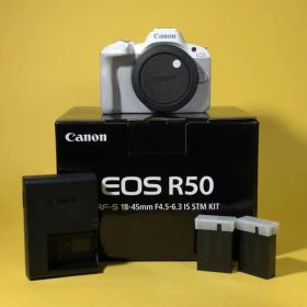 Canon EOS R50 ホワイト バッテリー2個付き