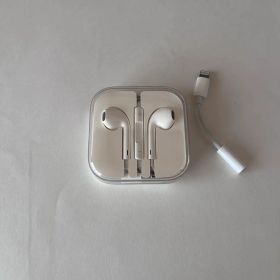 新品 Apple純正 EarPods 有線イヤホン ケース付き