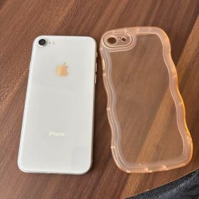 Apple iPhone 8 ホワイト ケース付き