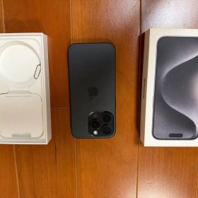 美品 iPhone 15 Pro 256GB ブラックチタニウム SIMフリー
