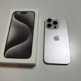 Apple iPhone 15 Pro 本体 ホワイトチタニウム