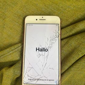 Apple iPhone 7 RED 128GB 本体 ジャンク品