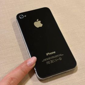 iPhone 4 ブラック 16GB コード付き