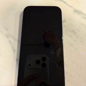【美品】iPhone 15 本体 256GB ブラック 箱付き SIMフリー