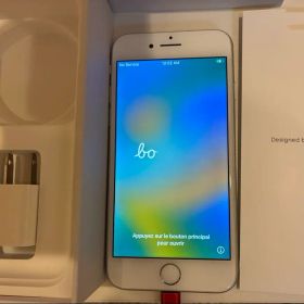 Apple iPhone8 本体 64GB ホワイト