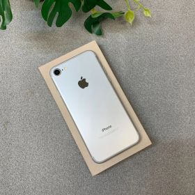 バッテリー 96% iPhone 7 32GB シルバー国内版 SIMフリー送料無料
