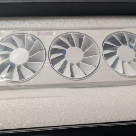 XFX Swift Radeon RX 9070XT Gaming 本体