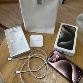 Apple iPhone 15 Pro 256GB本体