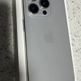 iPhone 15 Pro 256GB 美品 ナチュラルチタニウム