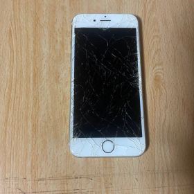 iPhone 6 シルバー ひび割れ画面