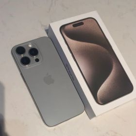 iPhone15Pro 1つ傷あり おまけ付き