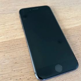 iPhone 8 64GB iOS15.1 SoftBank 背面割れ