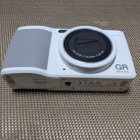 RICOH GR IV 新品 230,000円 中古 56,650円 | ネット最安値の価格比較