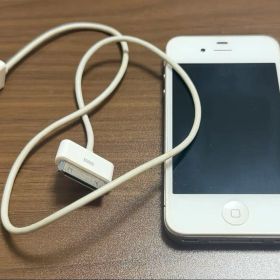 Apple iPhone 4sホワイト 本体、充電ケーブル
