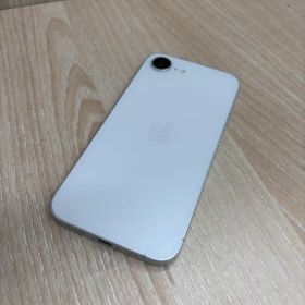 Apple iPhone16e 128GB 本体 ホワイト充電100％