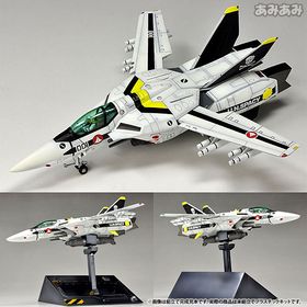 超時空要塞マクロス 1/100 VF-1S バルキリー ファイター ロイ・フォッカー機 プラモデル