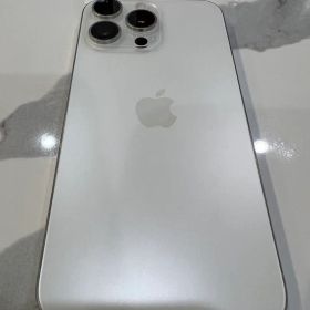 iPhone 15 Pro Max 1TB ホワイトチタニウム 美品 本体傷なし