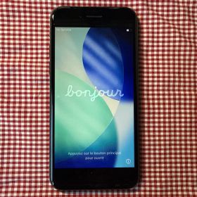 【美品】Apple iPhone SE2 64GB ブラック SIMフリー