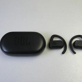 【中古】JBL SOUNDGEAR SENSE ブラック オープンイヤー型 完全ワイヤレスイヤホン 耳を塞がない Bluetooth5.3 IP54防水 最大24時間再生 マイク内蔵 送料無料