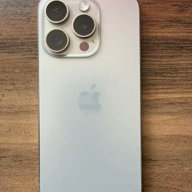 Apple iPhone 15 Pro 本体