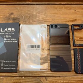Galaxy Z Flip 5 （おまけPITAKAケース等)