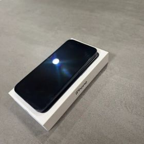 【美品】Apple iPhone 16e 256GB ブラック 本体