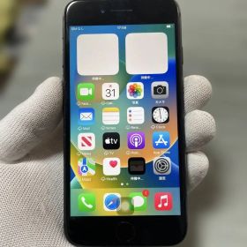 8-iPhone 8 64GB