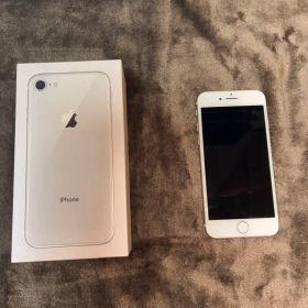 Apple iPhone8本体 64GB