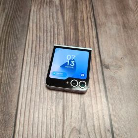 Galaxy Z Flip6 256GB 国内版 美品