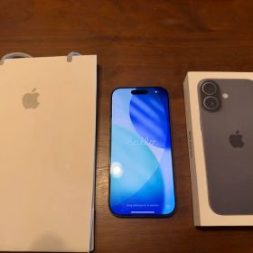 【美品】iPhone17 256GB ブラック SIMフリー 本体