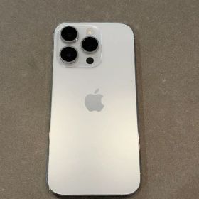 Apple iPhone 14 Pro 本体