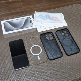 iPhone 15 Pro 256GB ホワイトチタニウム 美品 電池85%