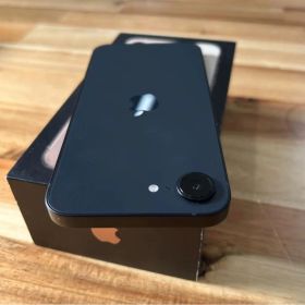 新品同様 バッテリー100％ iPhone 17e 256G SIMフリー