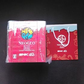 エスエヌケイ(SNK)のNEOGEO mini Christmas Limited Edition (家庭用ゲーム機本体)
