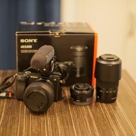 ソニー(SONY)のSONY a6400 ダブルズームレンズ＋SIGMA単焦点レンズ、RODEマイク(ミラーレス一眼)