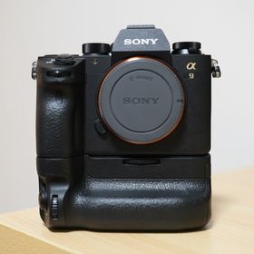 ソニー(SONY)のソニー SONY α9 ボディ [ILCE-9] VG-C3EM付き中古美品(ミラーレス一眼)