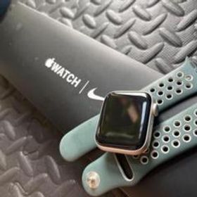 Apple Watch SE NIKEモデル アルミニウムシルバー40mm