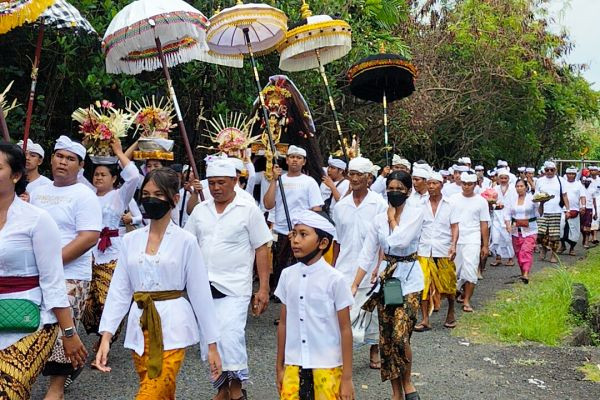 Love seeing traditional customs. <br> <br>Here in Bali this village is preparing for a ceremony tomorrow.